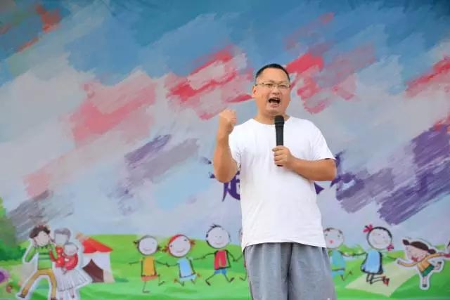 廣東博皓公司總經(jīng)理、鷹之家班主任尹總，為我們本次運動會致開幕詞