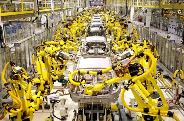 工業(yè)機器人已經(jīng)在汽車廠、船艇廠等工作場景證明了自己的價值