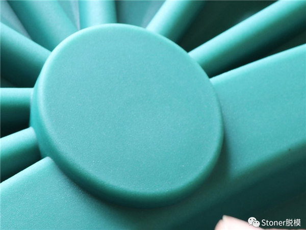 使用Stoner TraSys RotoFlow改善了產(chǎn)品質(zhì)量，提供了沒(méi)有針孔的光滑表面！