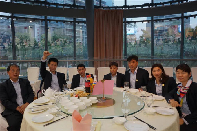 博皓家人們歡聚一堂，把酒言歡，開懷暢飲-4