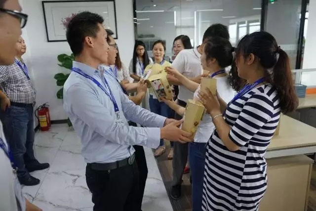 送上節(jié)日的祝福，你辛苦了