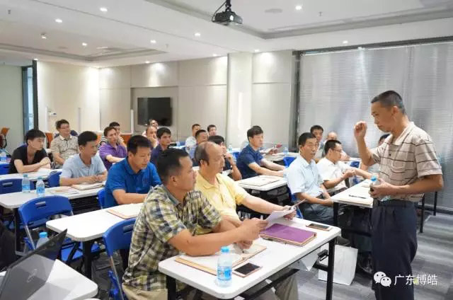 主講——原中國玻璃鋼協(xié)會技術研修的模具制作特聘講師、廣東博皓復合材料有限公司復合材料應用技術總顧問譚永枝老師