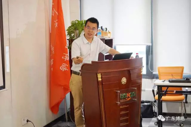 金陵力聯(lián)思有限公司工程師徐秀華講解《樹脂、膠衣產品知識及應用》