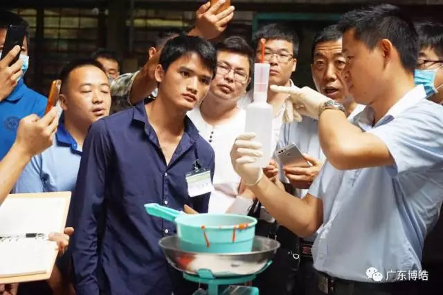 中國不飽和聚酯樹脂行業(yè)協(xié)會 華南玻璃鋼新技術交流培訓中心第三期玻璃鋼模具制作培訓班-13